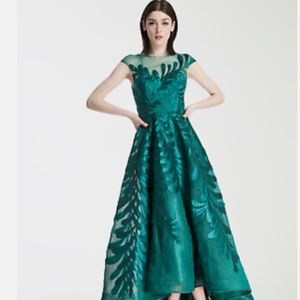 Park 108 Emerald Green gown M343